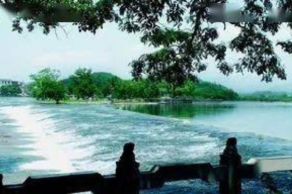 稚晖君团队发布灵渠OS，科技顶流引领智能生态建设新篇章。关于智元机器人最新动态介绍及SCADA信创版指南。接下来，我们将深入了解灵渠OS及其行业影响与价值所在之处。更多内容请持续关注后续报道！-踏云行